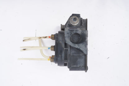 06-20 Mercedes W221 S550 CL550 Airmatic Air Pneumatic Suspension Valve Block OEM