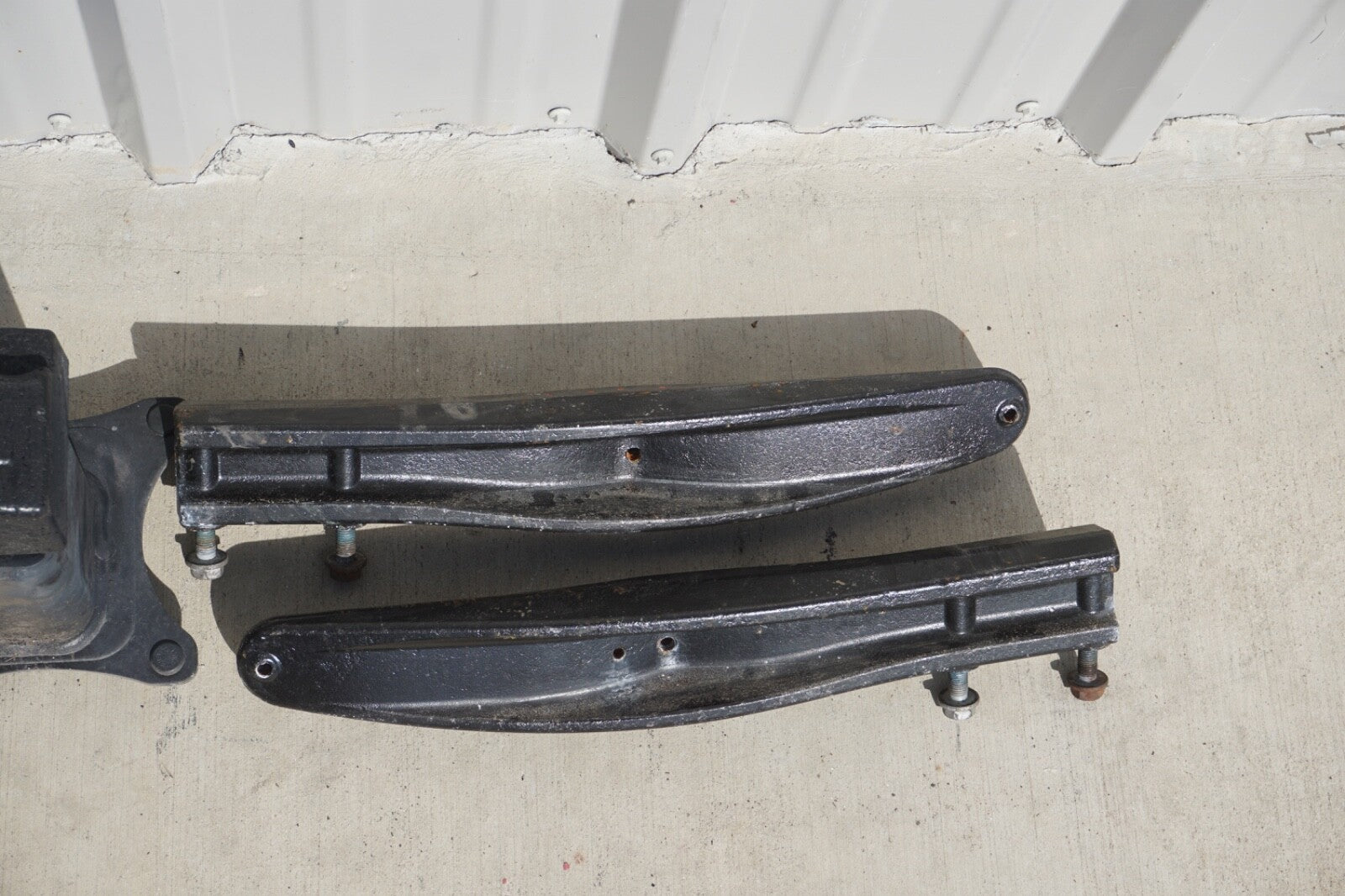 REAR BUMPER TOW TOWING HOOK TRAILER HITCH MERCEDES W164 X164 ML350 GL450 OEM