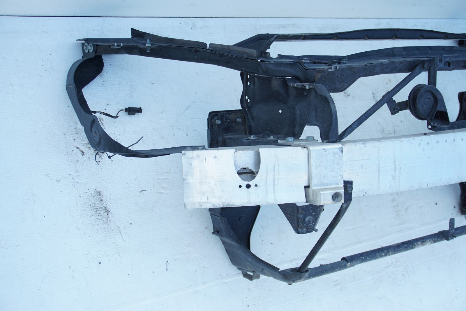 03 - 08 Mercedes R230 SL500 Radiator Support & Bumper Reinforcement OEM