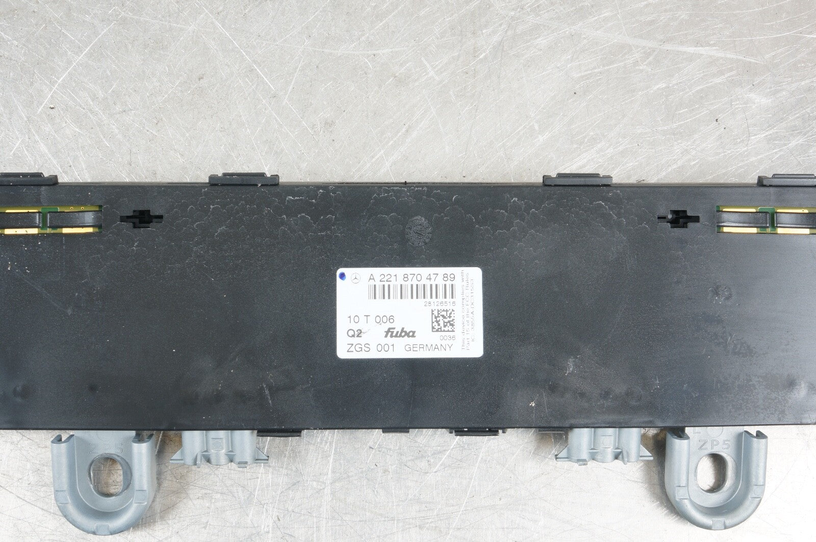 07-13 Mercedes W221 S550 S63 AMG Rear Roof Antenna Amplifier Amp 2218704789 OEM