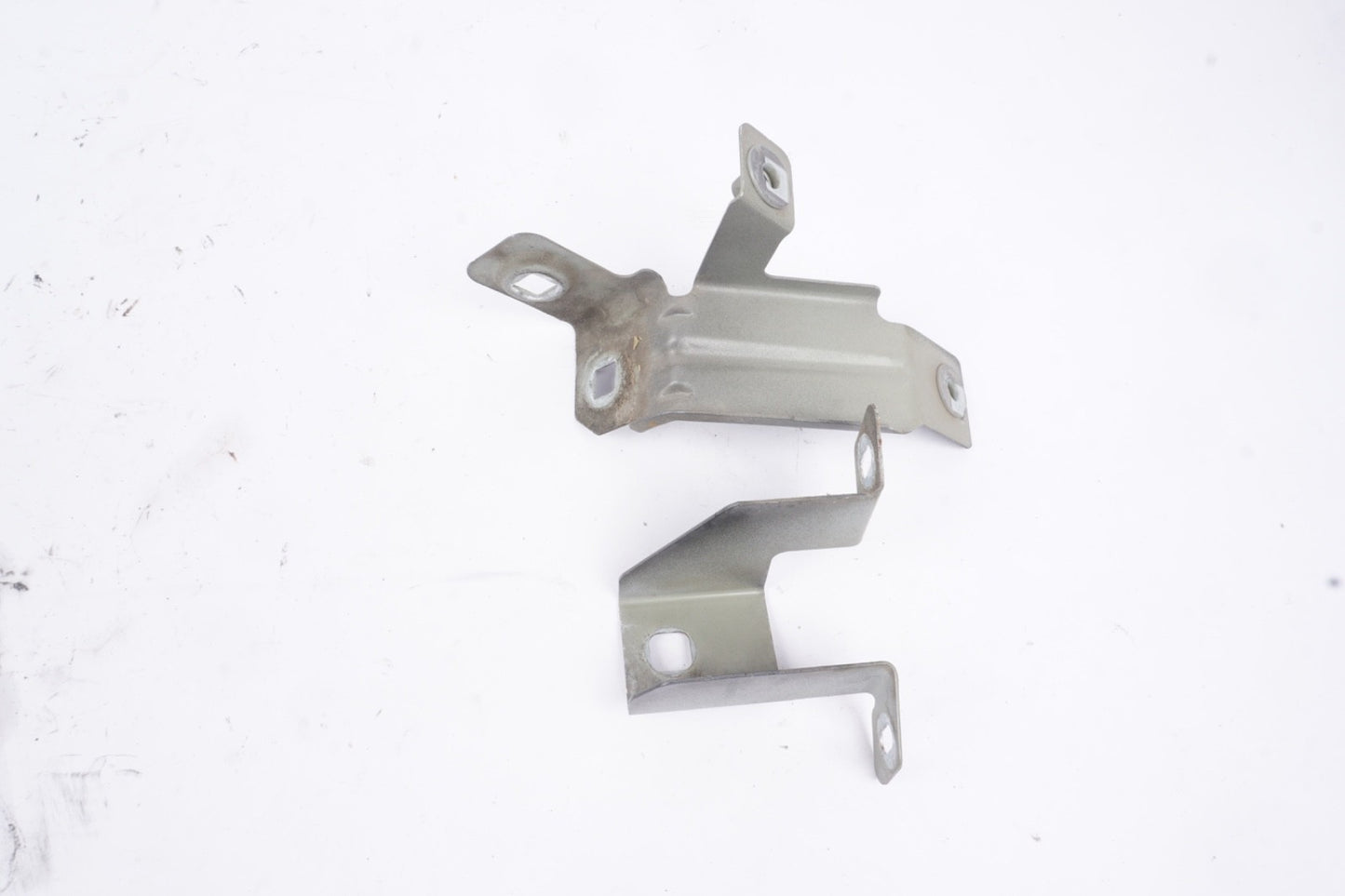 2011-2018 PORSCHE CAYENNE 958 DRIVER FRONT LEFT FENDER MOUNT BRACKET OEM