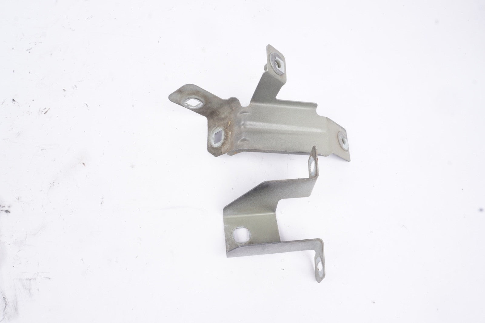2011-2018 PORSCHE CAYENNE 958 DRIVER FRONT LEFT FENDER MOUNT BRACKET OEM