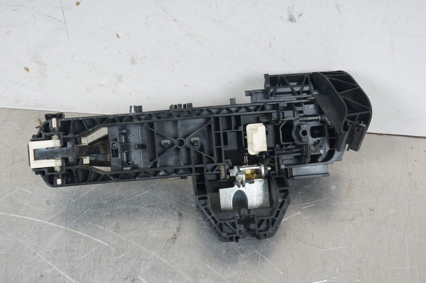 10-11 Mercedes C300 C200 C250 Rear or Front Right Side Exterior Door Handle OEM