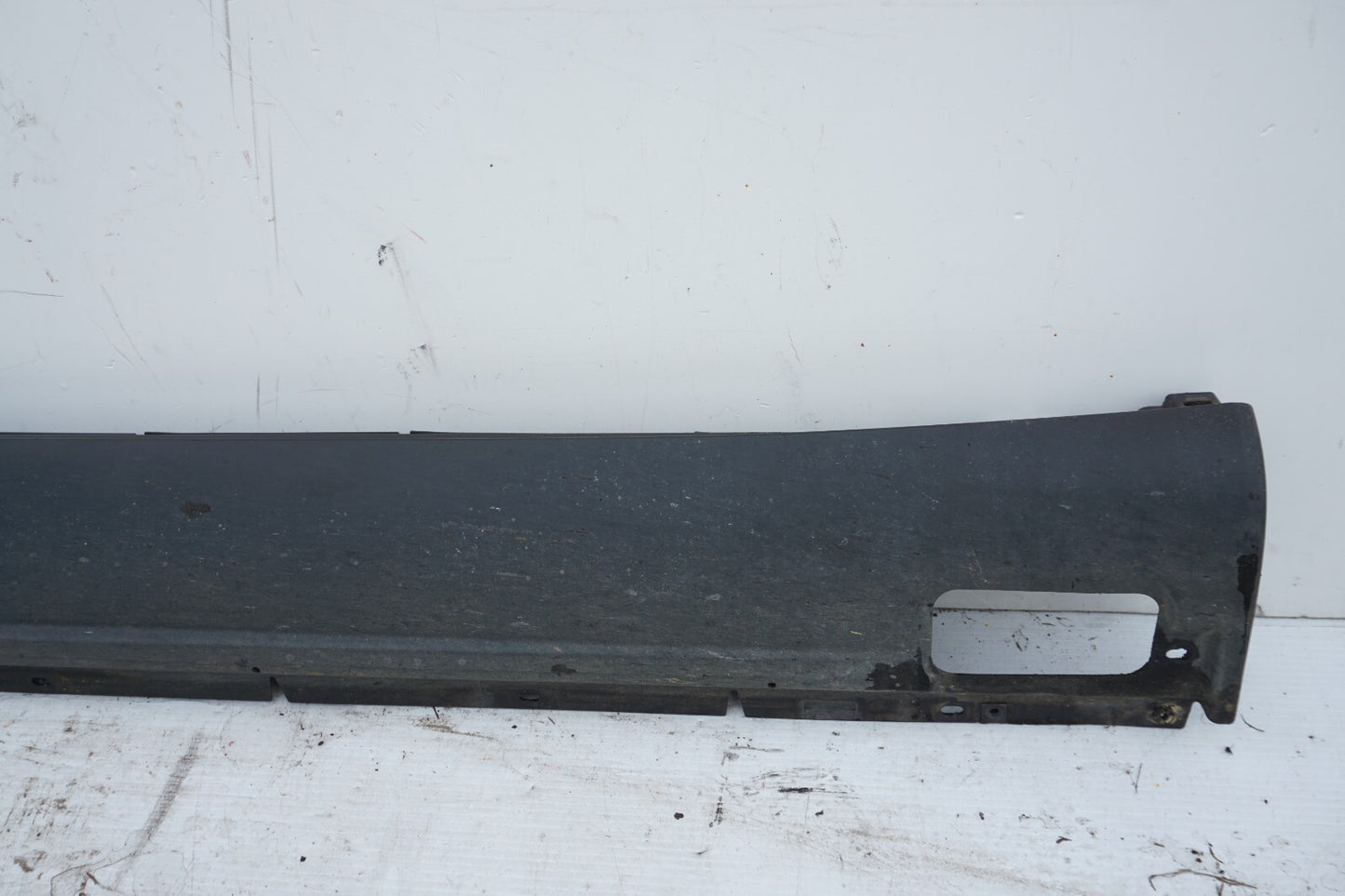 11-18 Porsche Cayenne 958 Right Side Skirt Molding Rocker Panel Cover  OEM