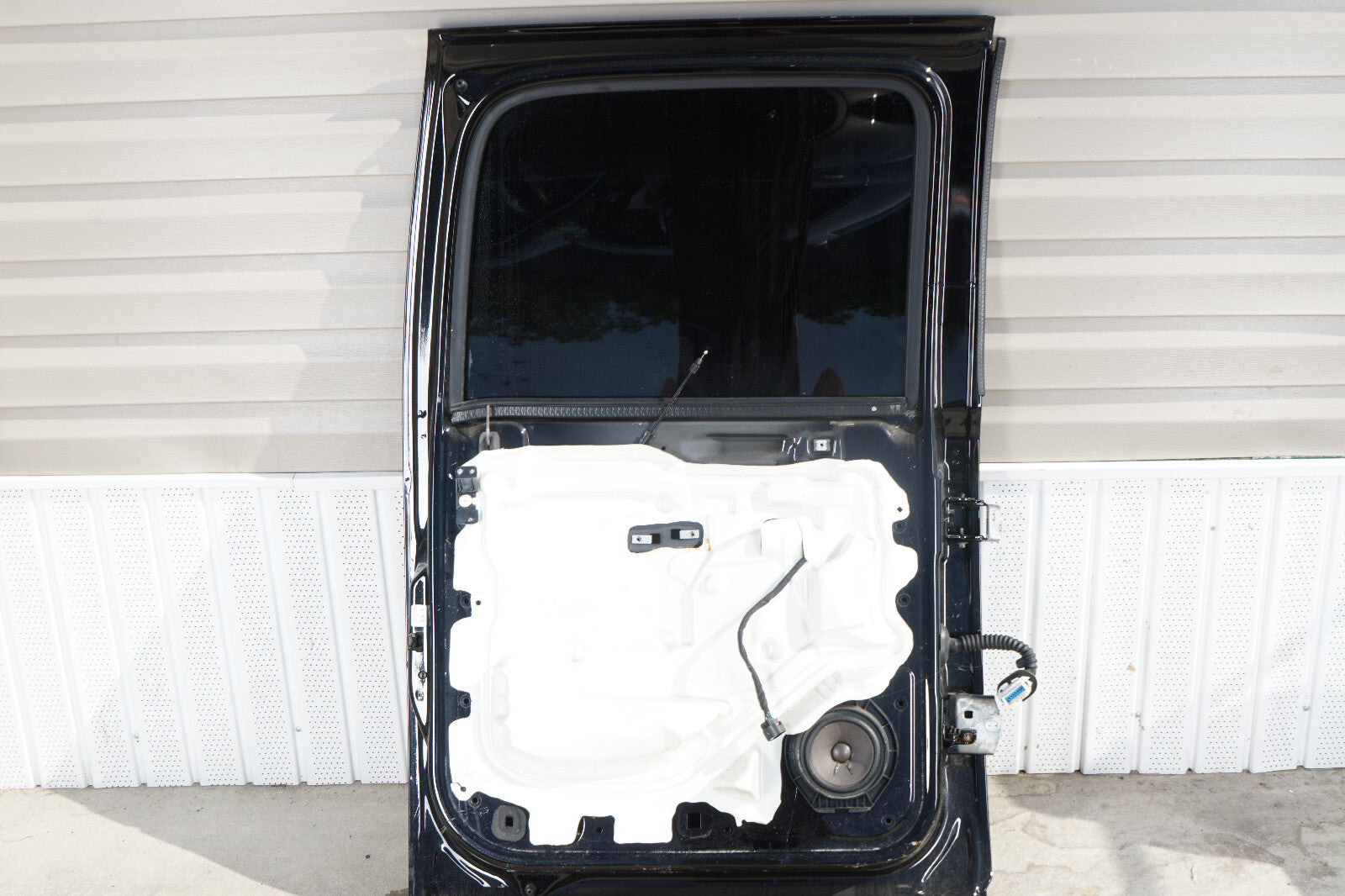 2007 - 2014 CHEVROLET AVALANCHE REAR LEFT DRIVER SIDE  DOOR SHELL OEM