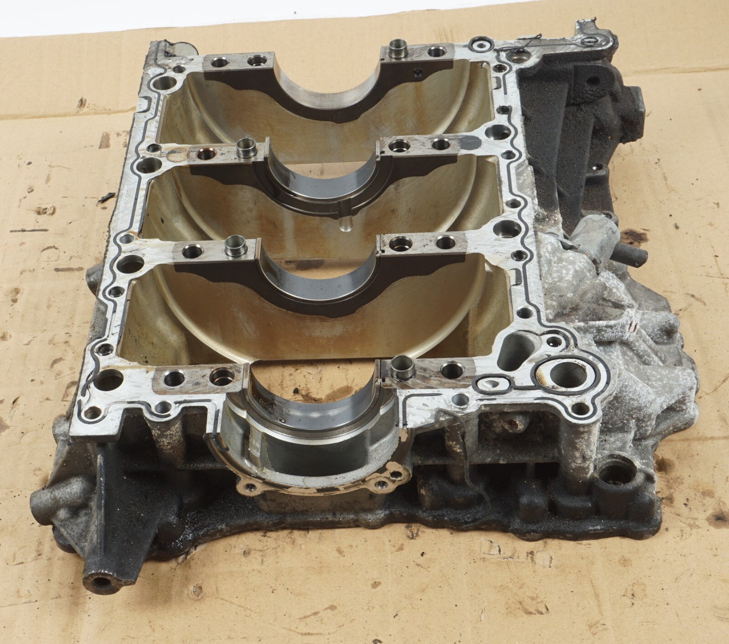 2012 - 2015 AUDI A7 3.0L ENGINE CRANKSHAFT MOUNT LOWER BLOCK 06E103032AP  OEM