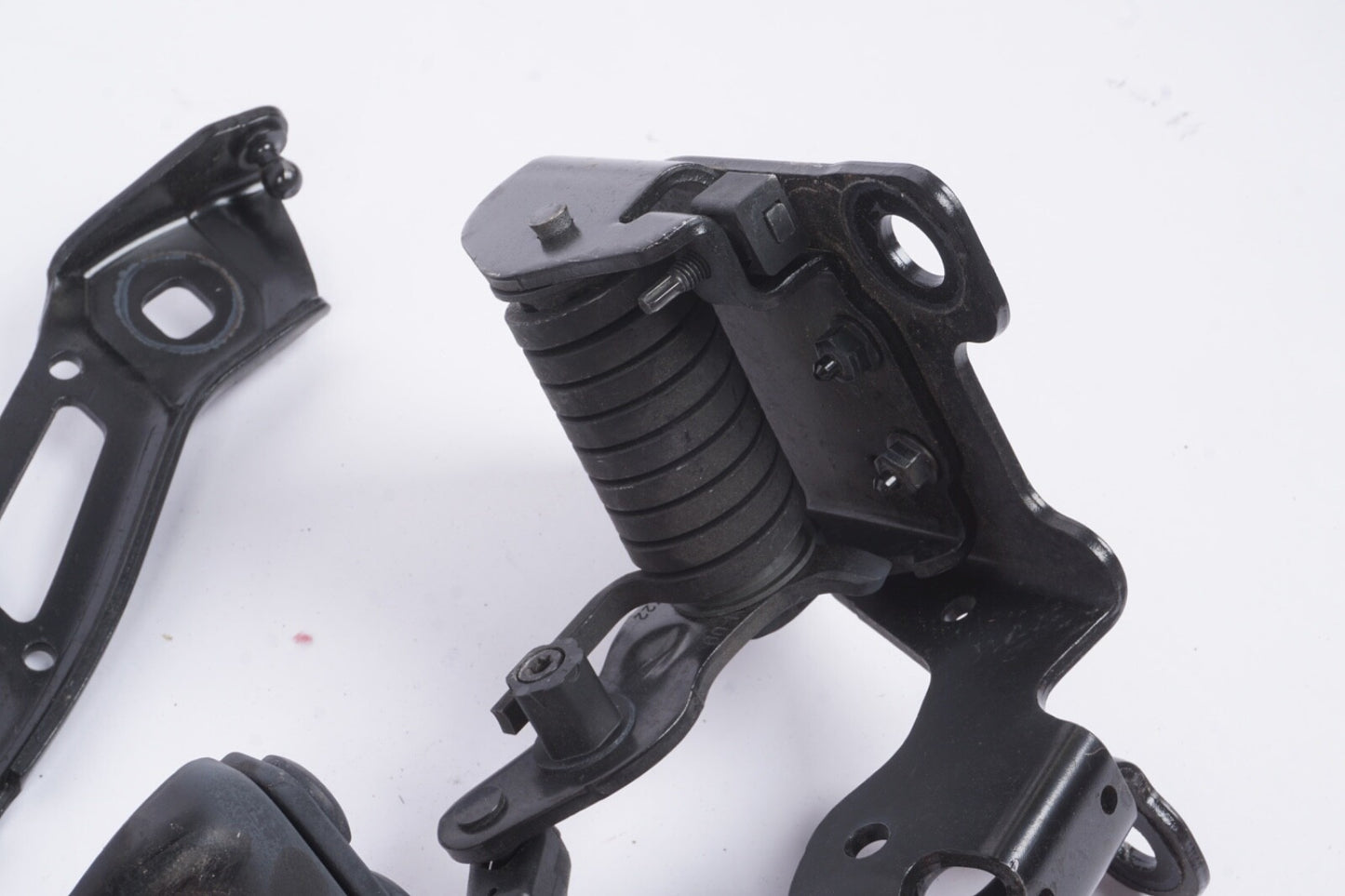 2021 2022 2023 BMW M440I REAR LEFT CONVERTIBLE TOP SUPPORT HINGE BRACKET 8495767