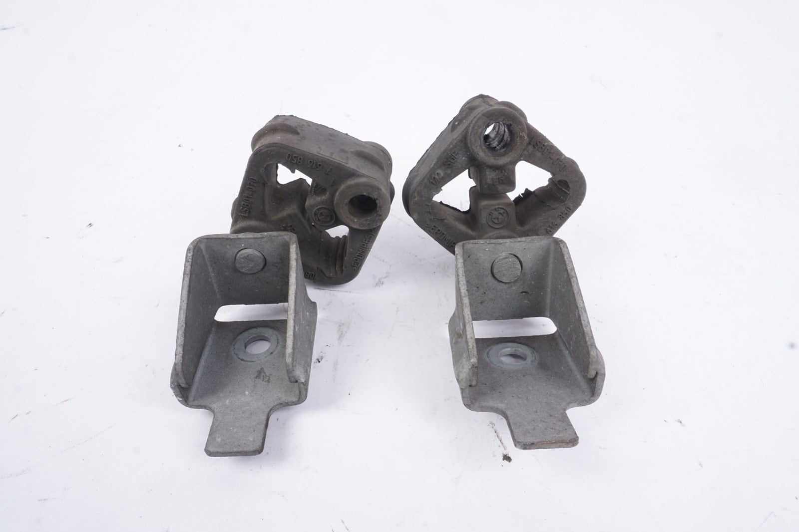 2018-2020 BMW X2 F39  EXHAUST PIPE MUFFLER BRACKET MOUNT BUSHING SET OF 2