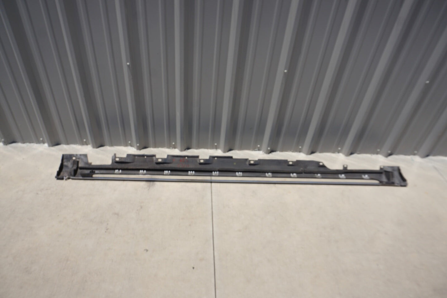 2011 - 2014 AUDI A8 L LEFT DRIVER SIDE SKIRT ROCKER PANEL MOLDING OEM 4H4853855B