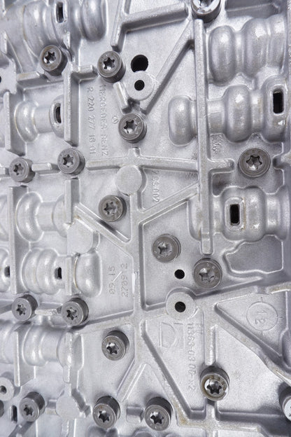 2011 - 2020 MERCEDES R230 CLS550 SL550 TRANSMISSION VALVE BODY OEM