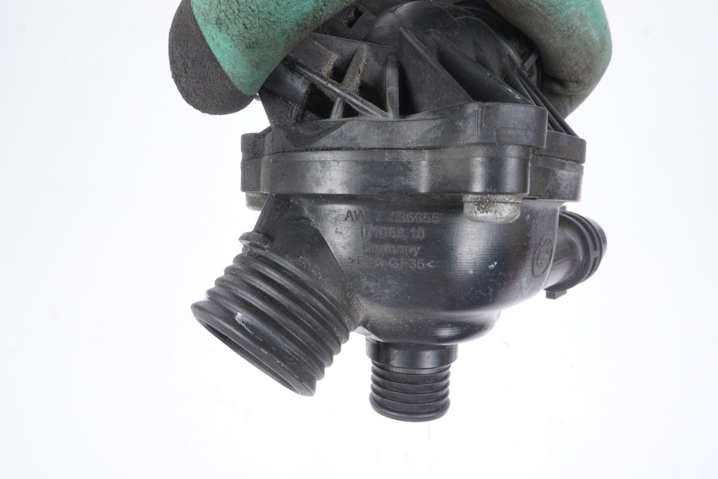 07-11 BMW E60 E61 E90 E92 135i Engine Coolant Thermostat Housing 7536655 OEM