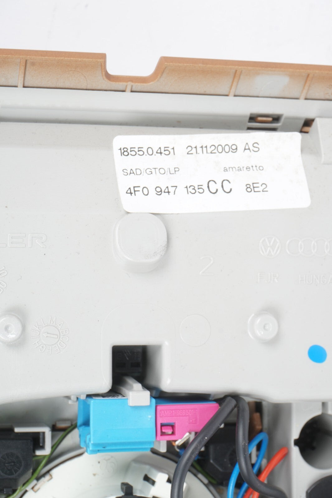 2005 - 2011 Audi A6 Overhead Roof Console Dome Light 4F0947135 OEM