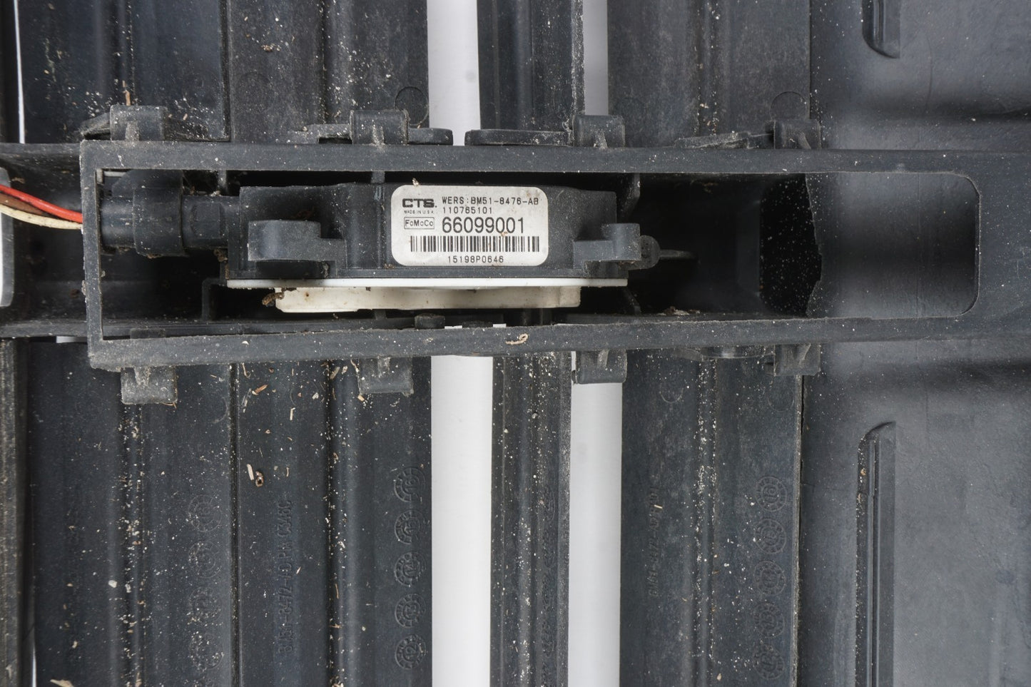 2015-2018 Ford Focus  2.0L Front Center Active Shutter Grille  OEM