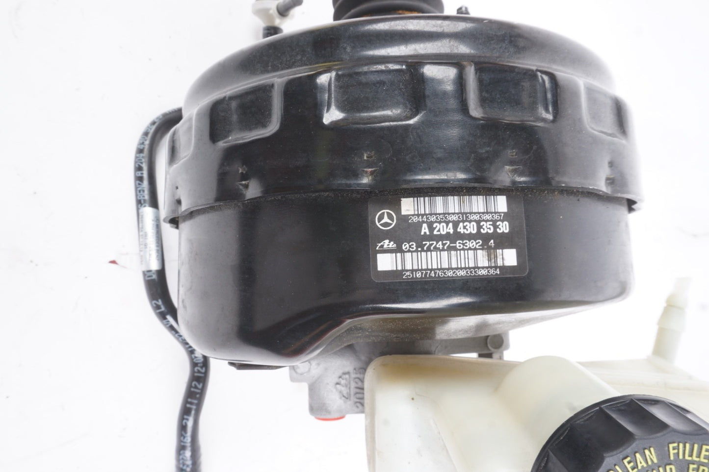 2008 - 2015 Mercedes W204 C350 E350 Master Cylinder Power Brake Booster OEM