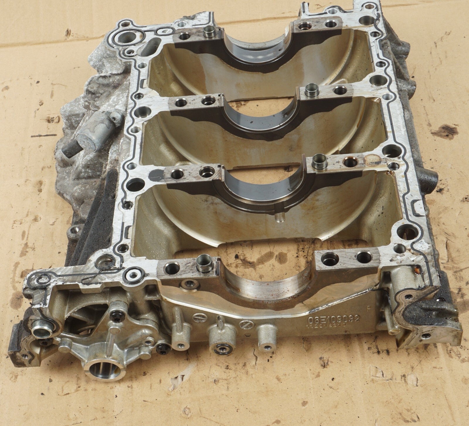 2012 - 2015 AUDI A7 3.0L ENGINE CRANKSHAFT MOUNT LOWER BLOCK 06E103032AP  OEM