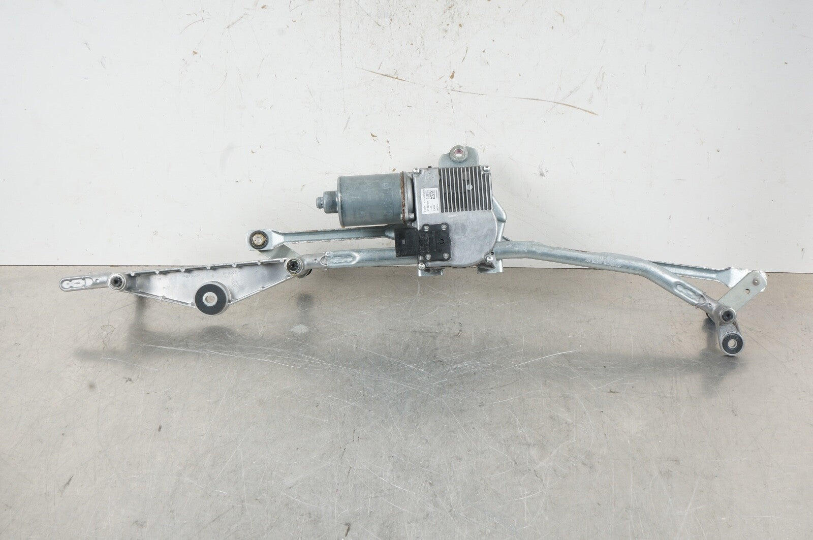 2013-2020 MERCEDES SL CLASS R231  FRONT WINDSHIELD WIPER LINKAGE W/ MOTOR OEM