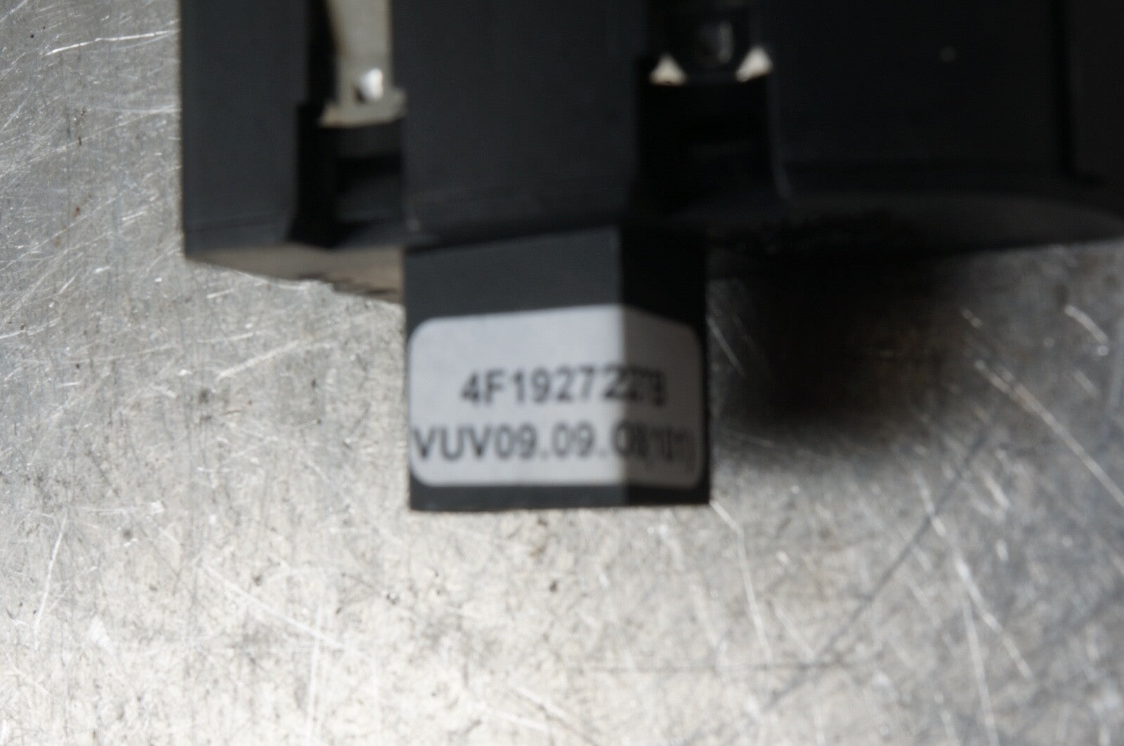 2009 2010 2011 AUDI A6 C6 - GLOVE BOX / LCD POWER SWITCH