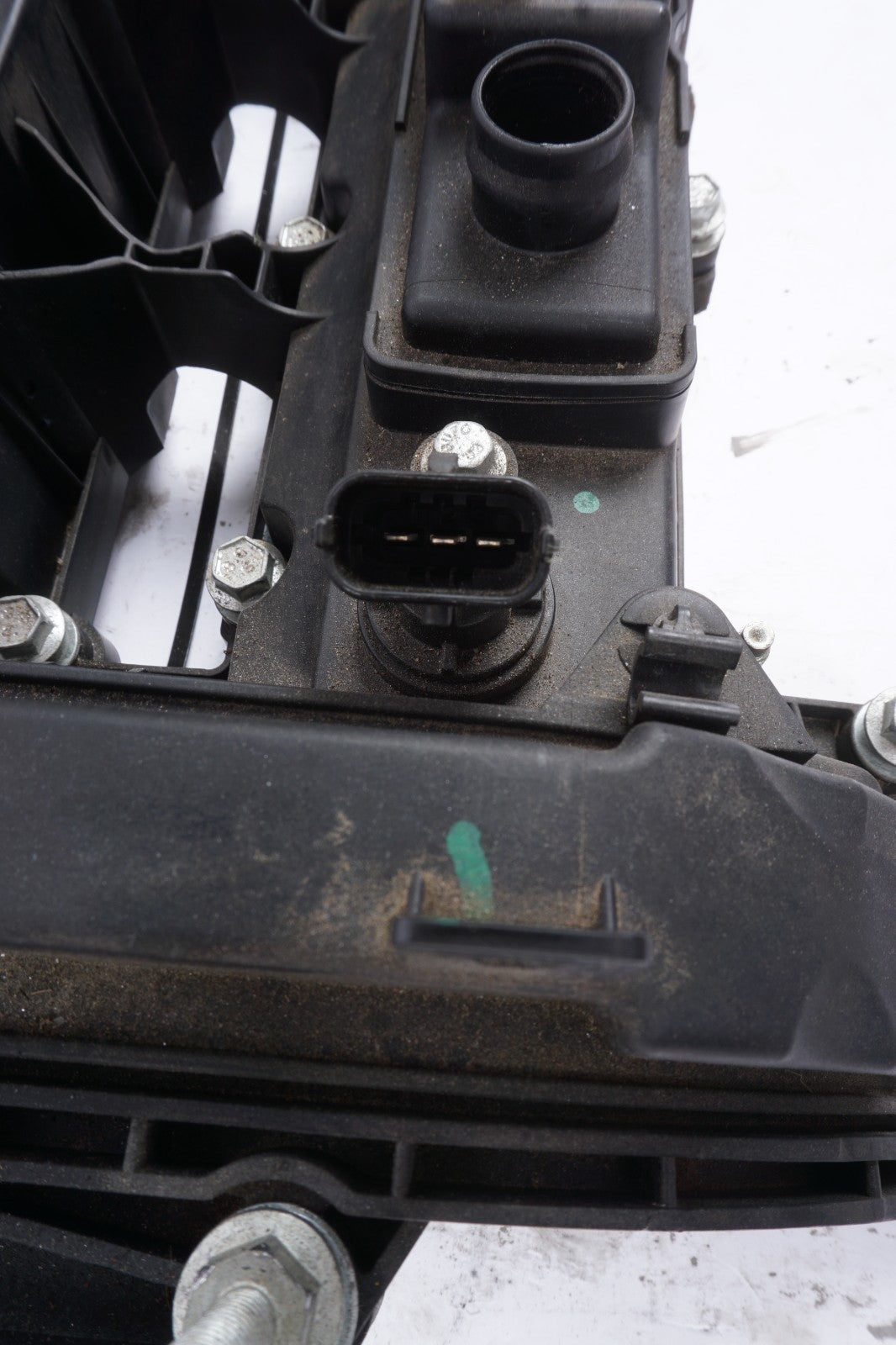 2015 - 2018 FORD FOCUS 1.0L ENGINE VALVE COVER OEM