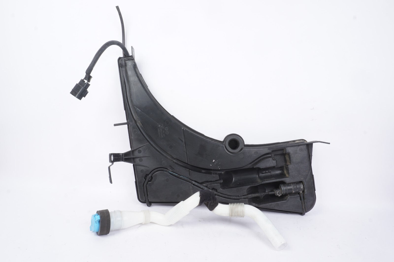 2017 - 2025 ALFA ROMEO GIULIA FRONT WINDSHIELD WASHER RESERVOIR 50557801 OEM