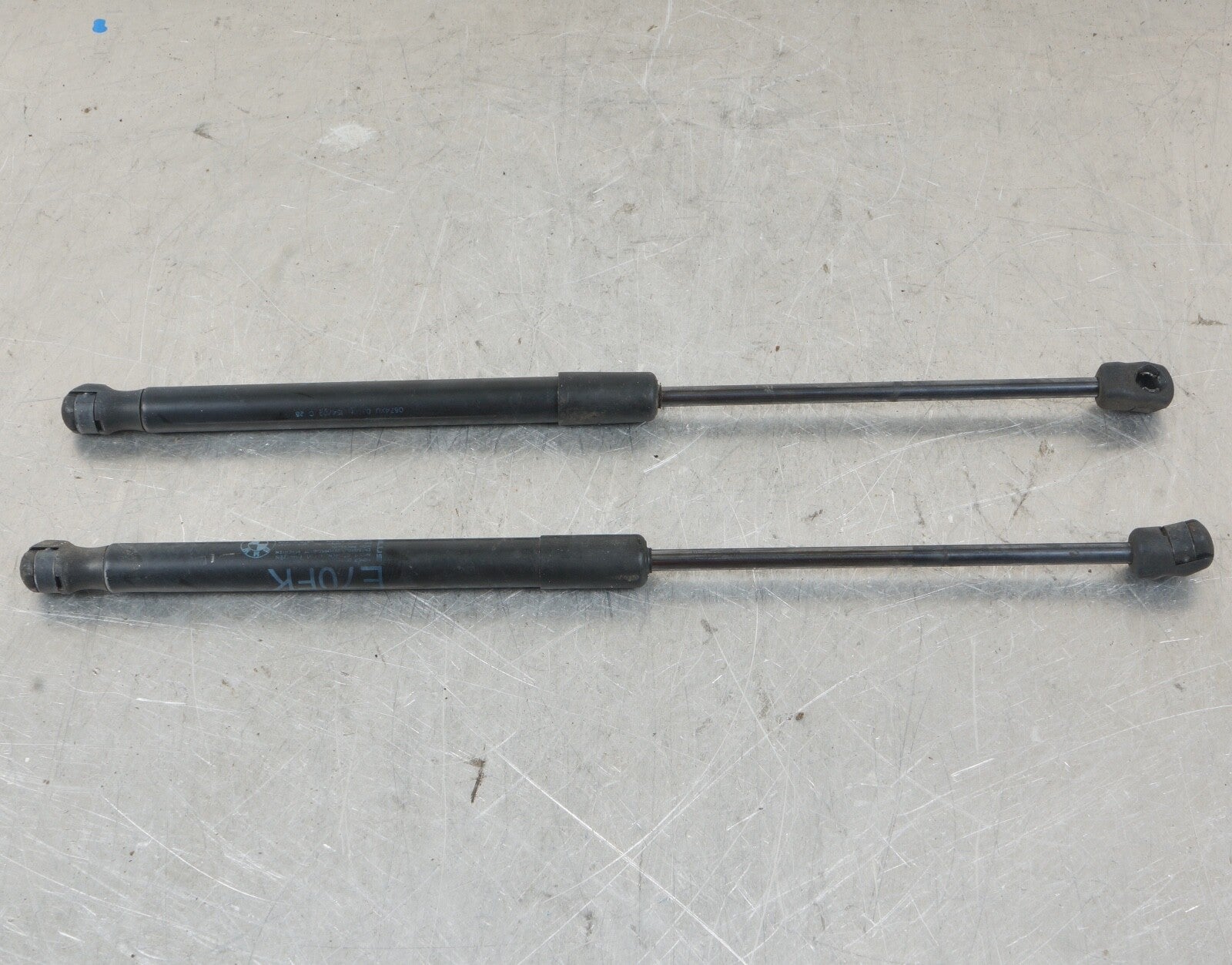 2007-2013 BMW X5 E70 FRONT LEFT & RIGHT HOOD BONNET SHOCK STRUT SET 7148346 OEM