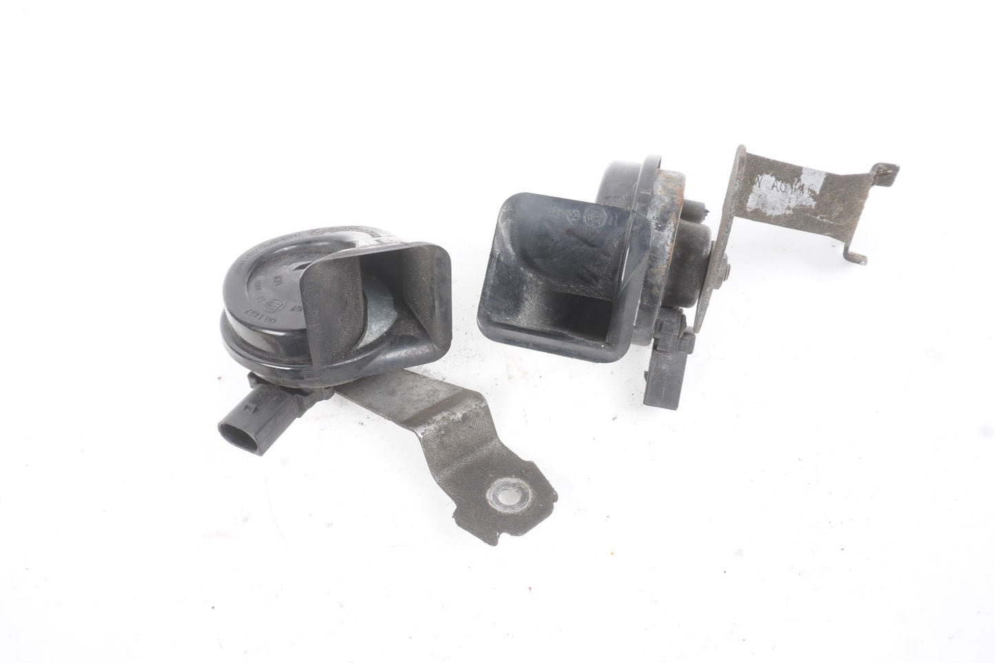 2012-2019 Volkswagen Passat Horn Signal High & Low w/ Bracket OEM