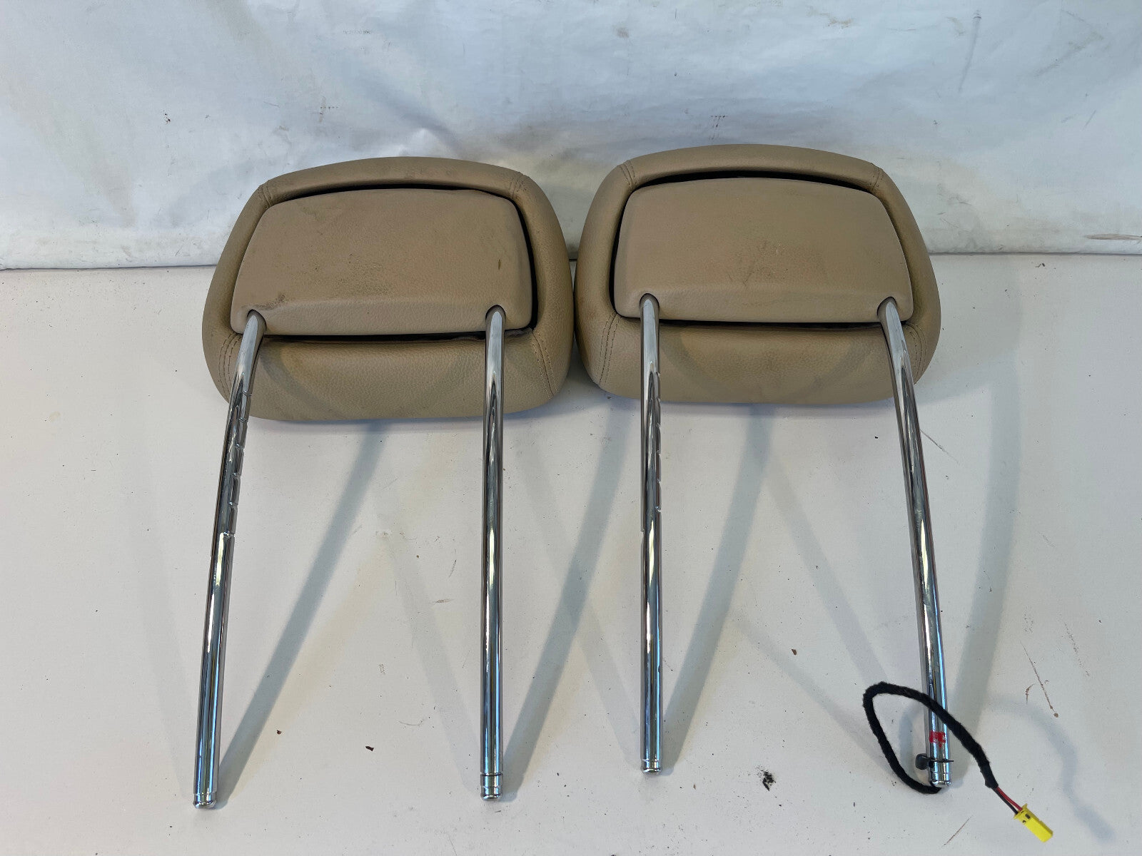 06-10 MERCEDES BENZ R350 R500 W251 FRONT SEAT HEADREST LEFT & RIGHT SET OEM