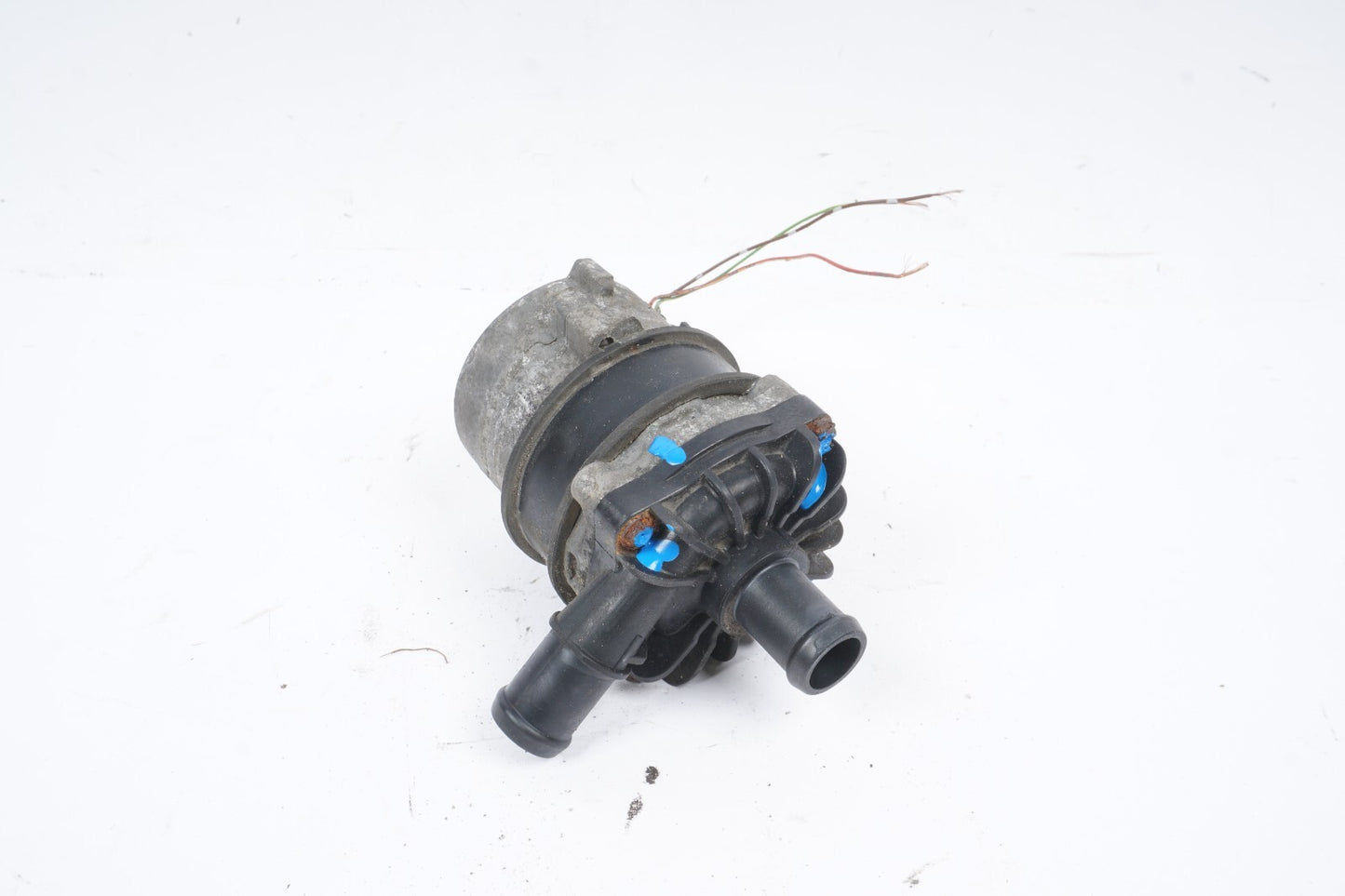 2013 - 2017 Audi A8L A8 3.0L Auxiliary Radiator Water Pump 8K0965567 OEM