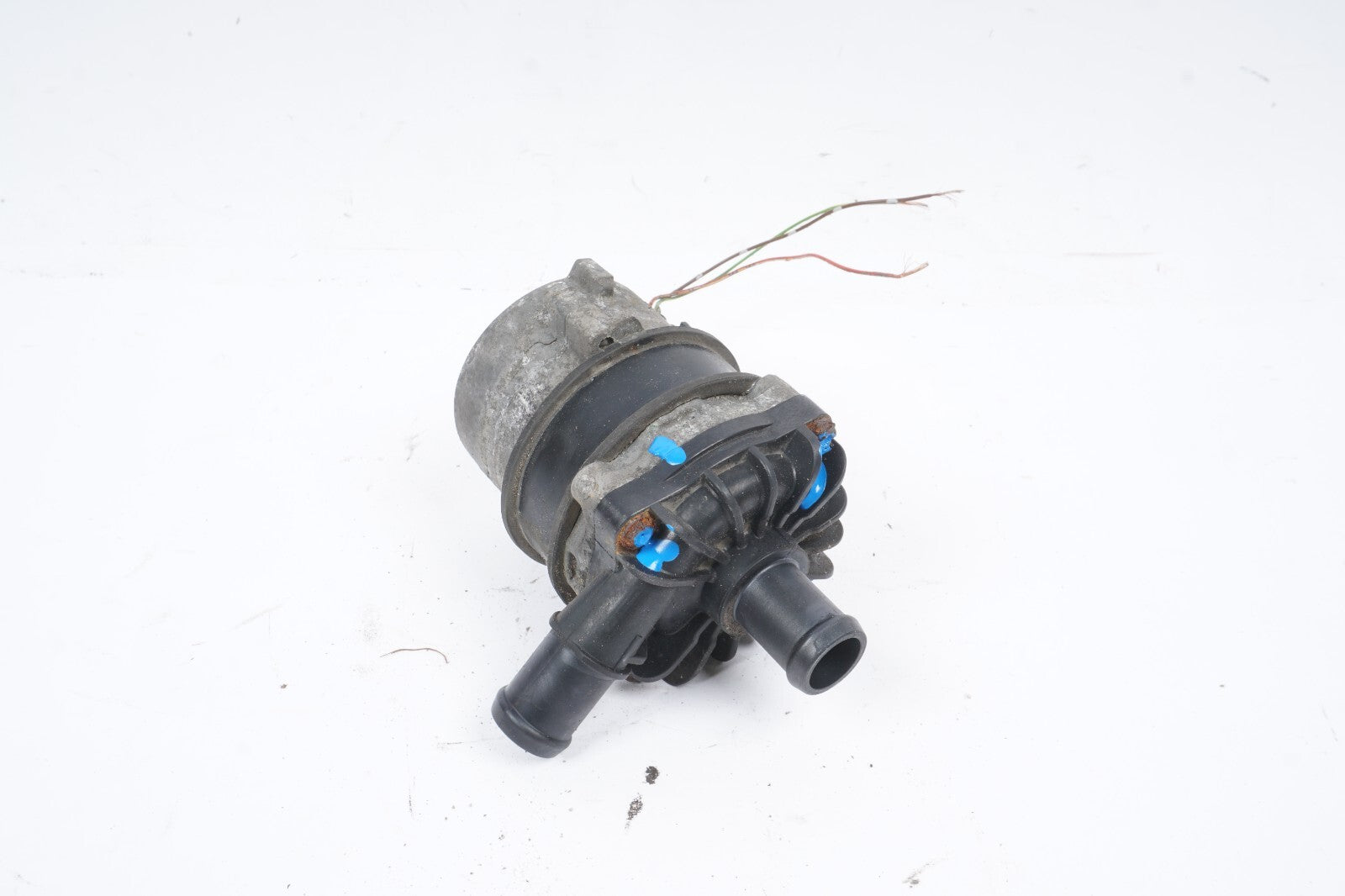 2013 - 2017 Audi A8L A8 3.0L Auxiliary Radiator Water Pump 8K0965567 OEM
