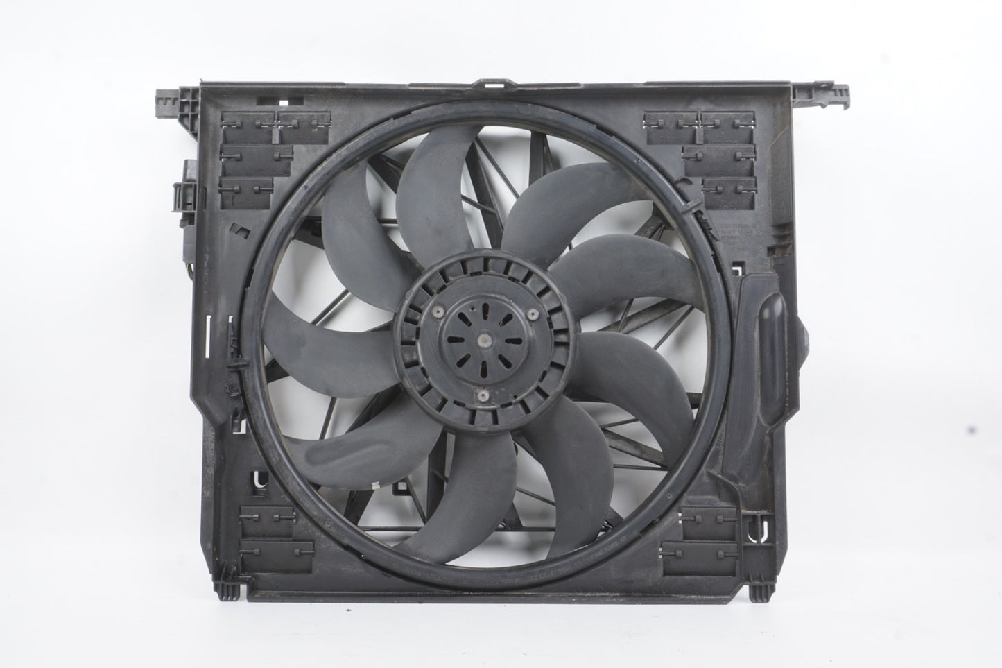OEM BMW F02 F06 F10 F12 F13 550 650 750 Radiator Cooling Fan Shroud w Motor
