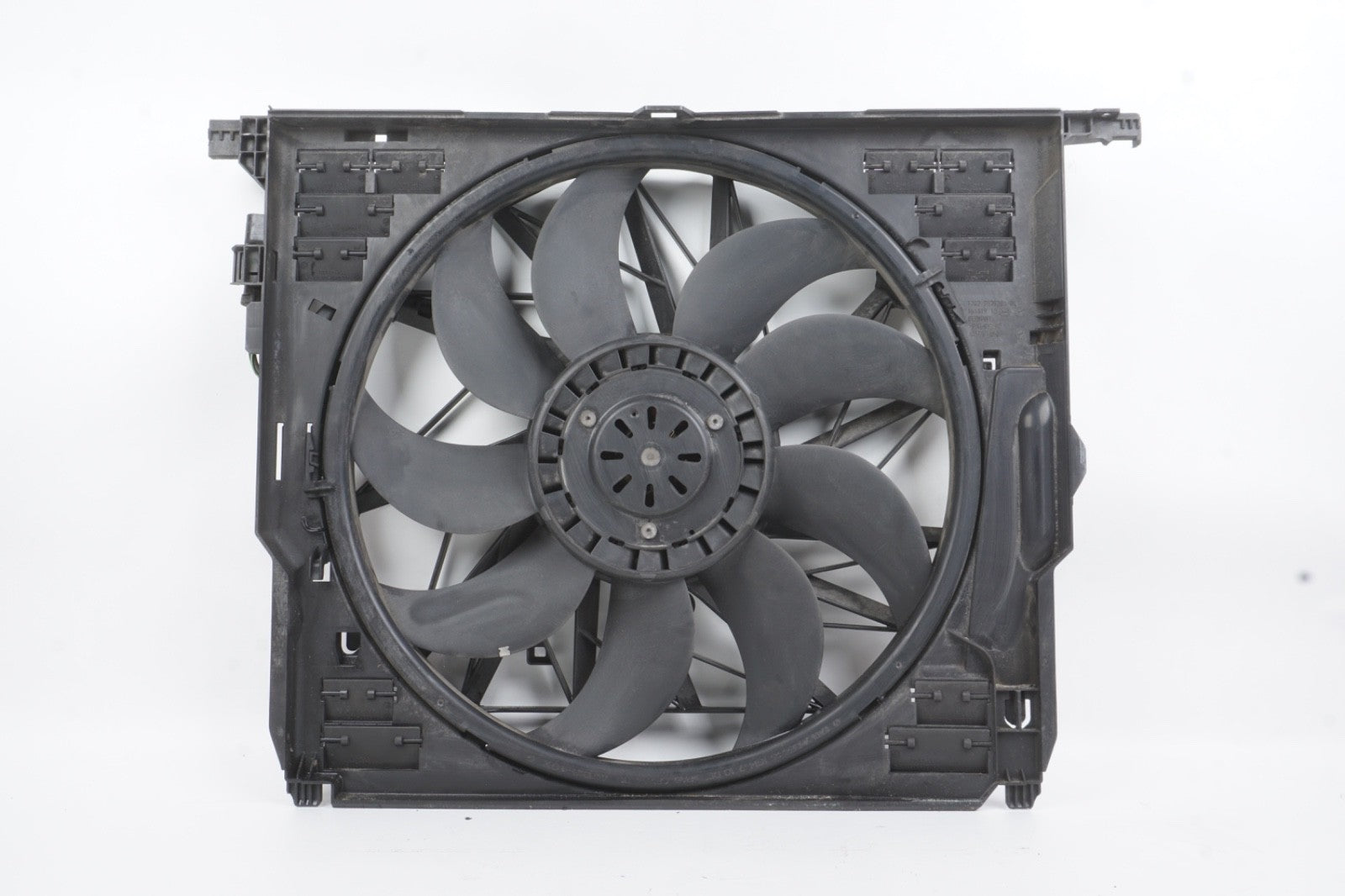 OEM BMW F02 F06 F10 F12 F13 550 650 750 Radiator Cooling Fan Shroud w Motor