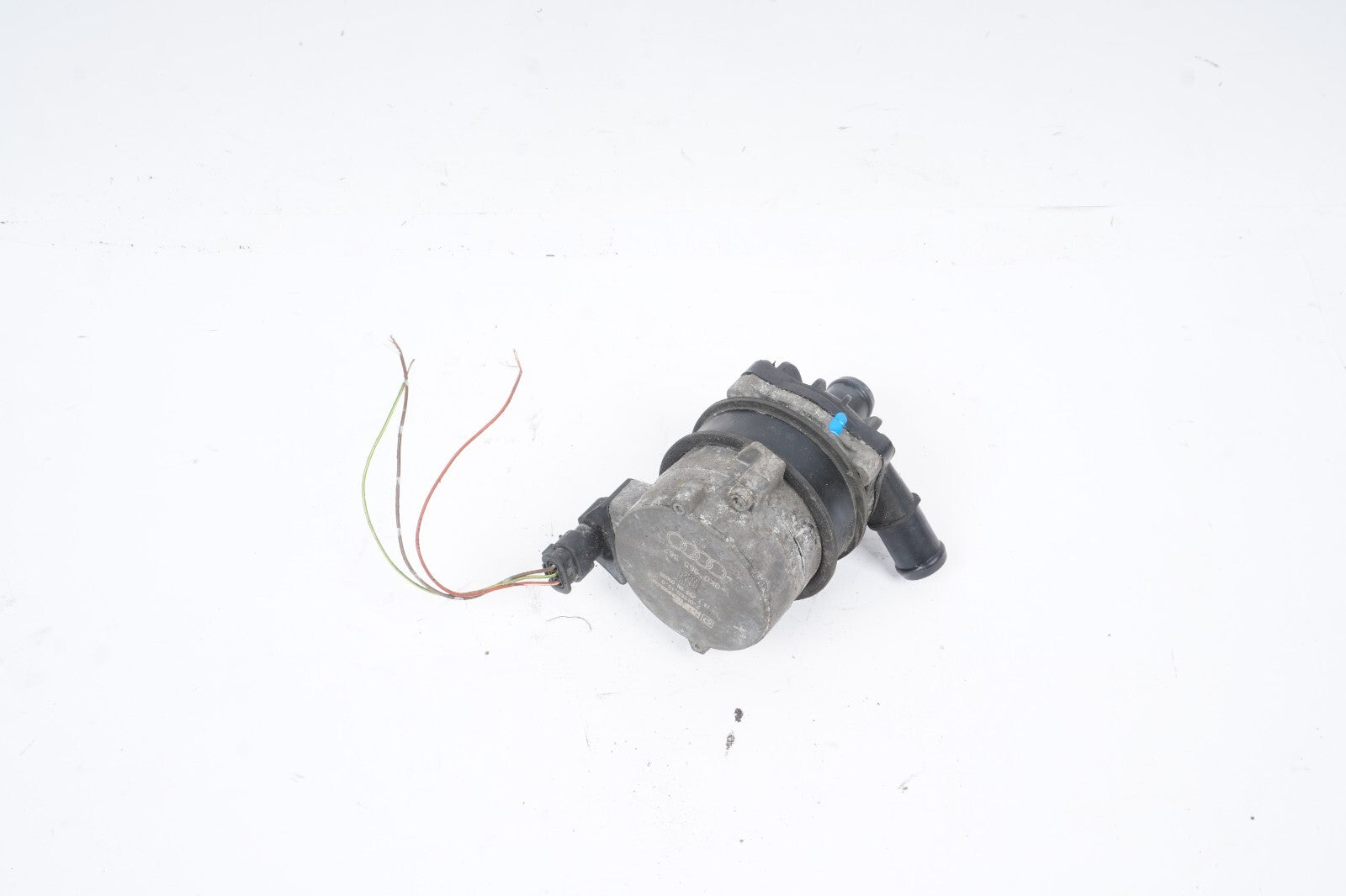 2013 - 2017 Audi A8L A8 3.0L Auxiliary Radiator Water Pump 8K0965567 OEM