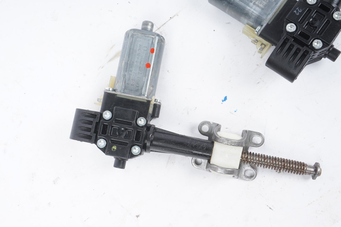 03-12 Mercedes R230 SL500 SL550 Front Seat Cushion Depth Motor Left & Right OEM