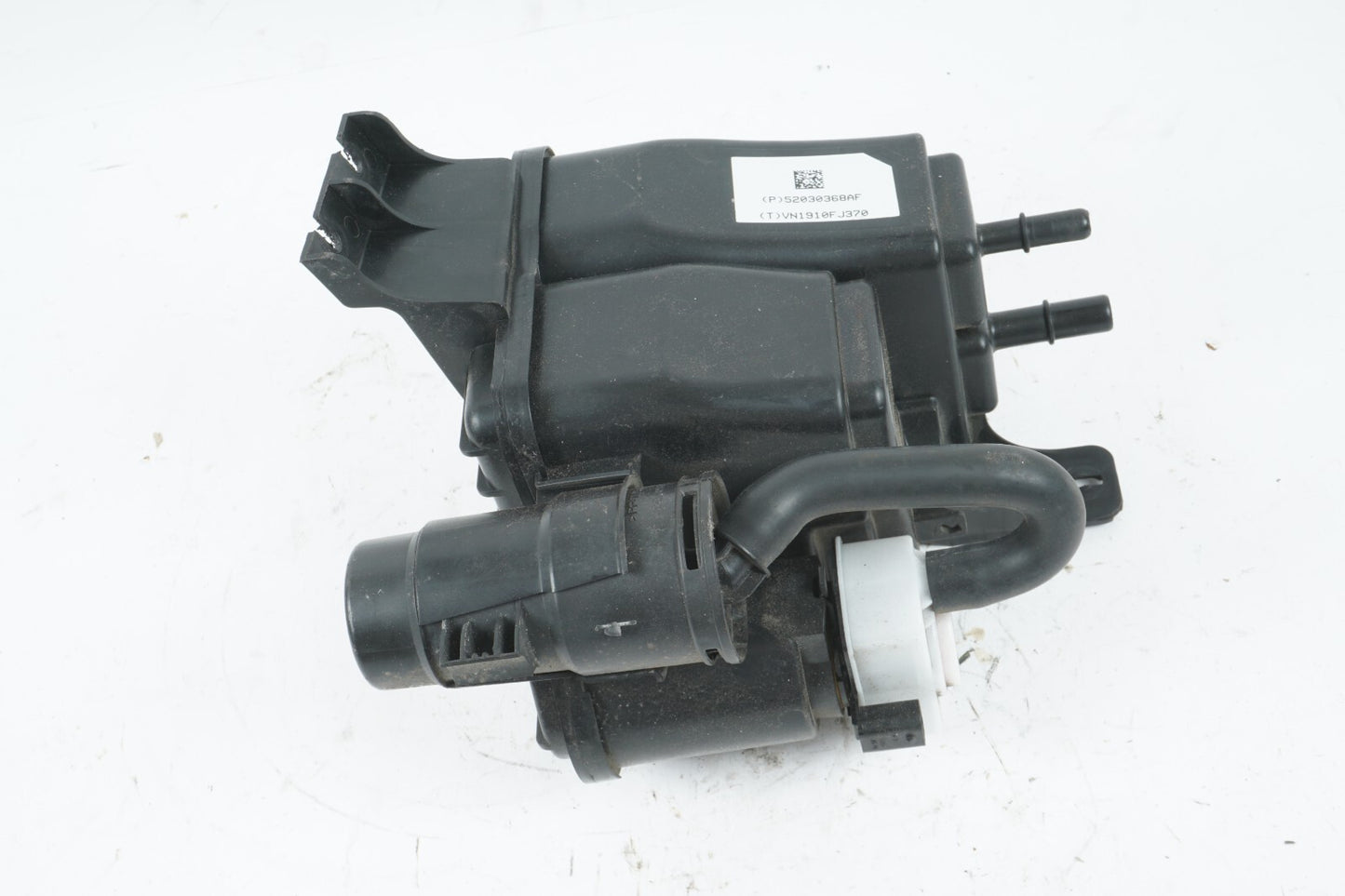 2017 - 2020 CHRYSLER PACIFICA FUEL VAPOR CHARCOAL CANISTER 52030368AF OEM