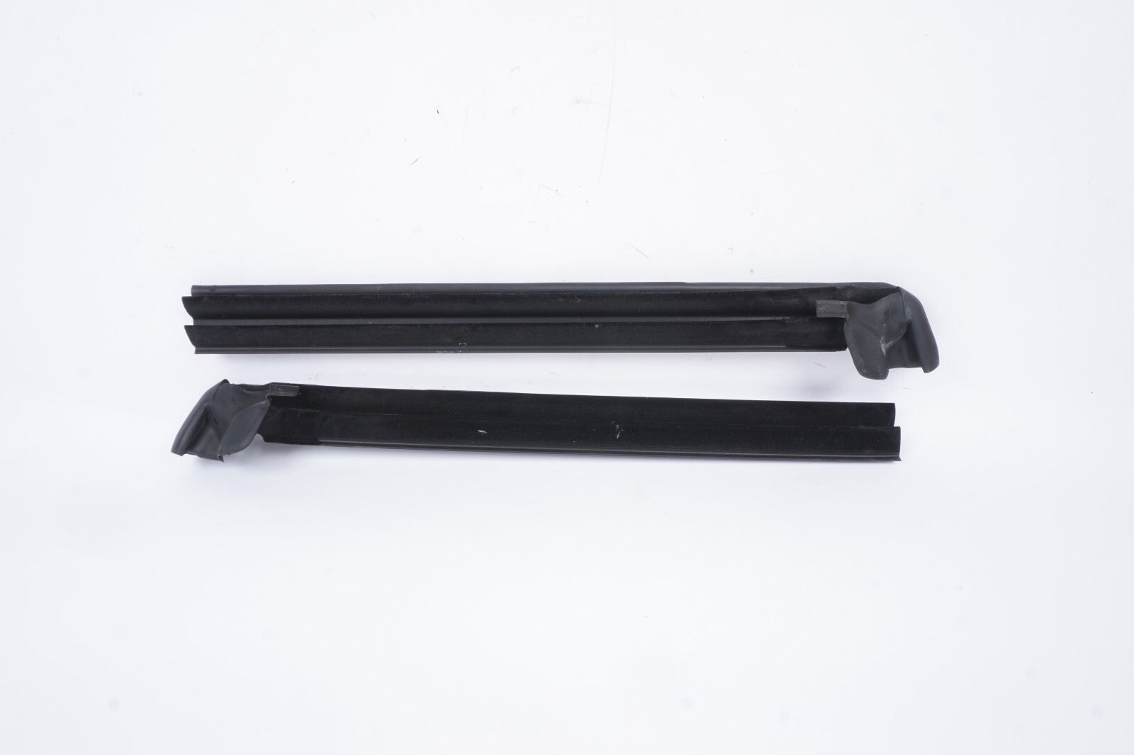 21 - 24 BMW 430I Convertible Rear Weatherstrip Seal Cover Left & Right OEM