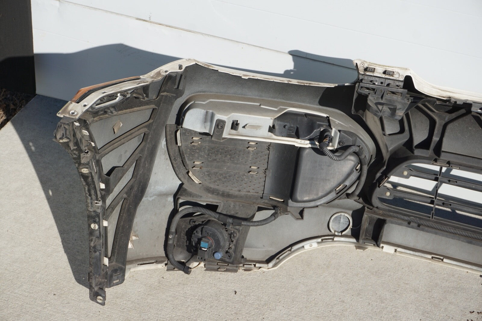 11-14 Porsche Cayenne 958 Front Bumper Cover 95850522131 HAS BAMAGE