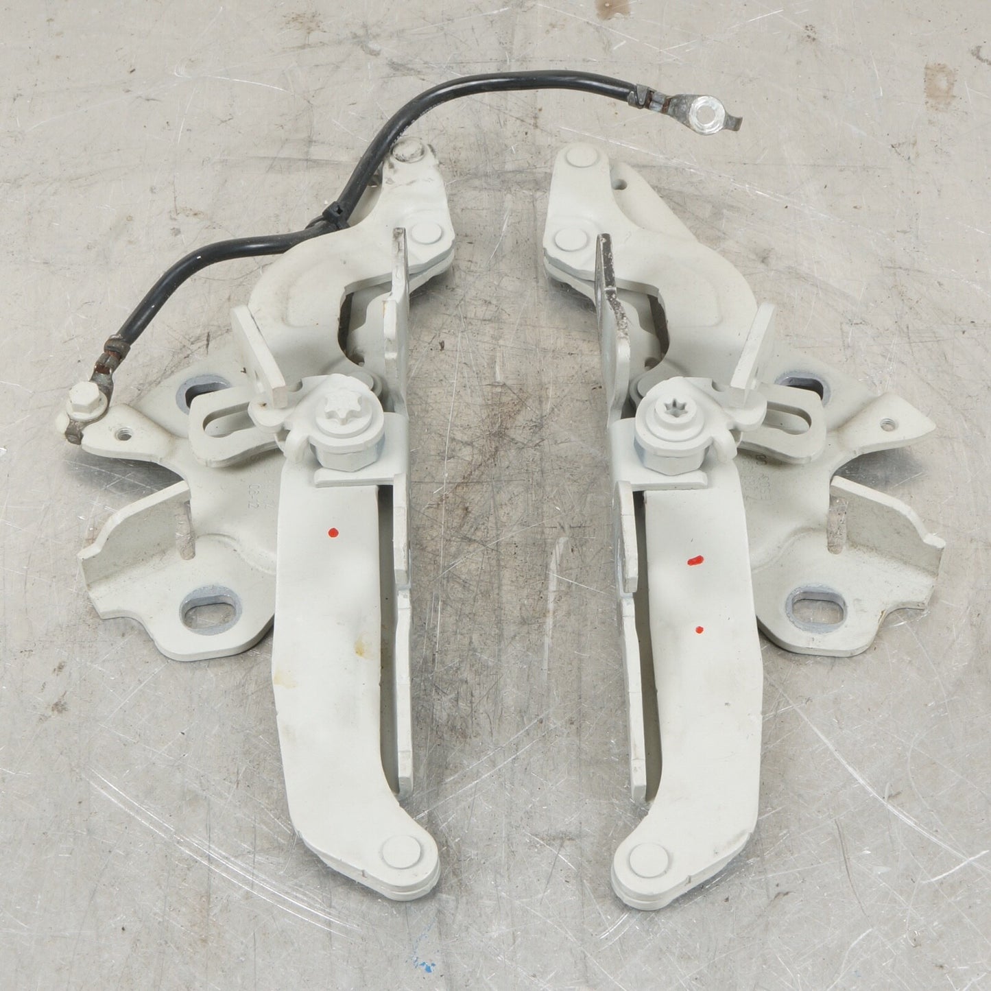 2011 BMW 328xi COUPE E92 - HOOD HINGES PAIR	7289997 / 7289998