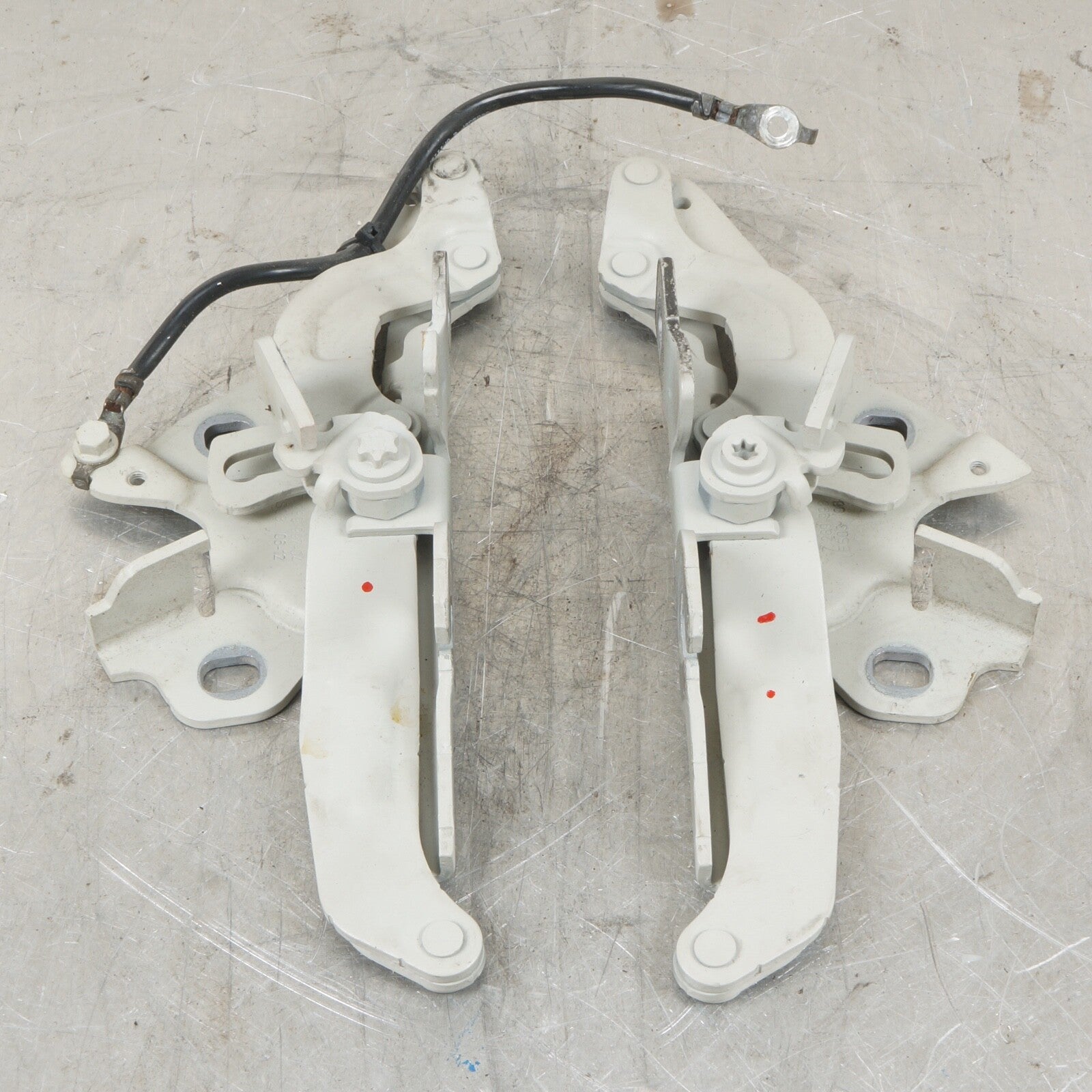 2011 BMW 328xi COUPE E92 - HOOD HINGES PAIR	7289997 / 7289998