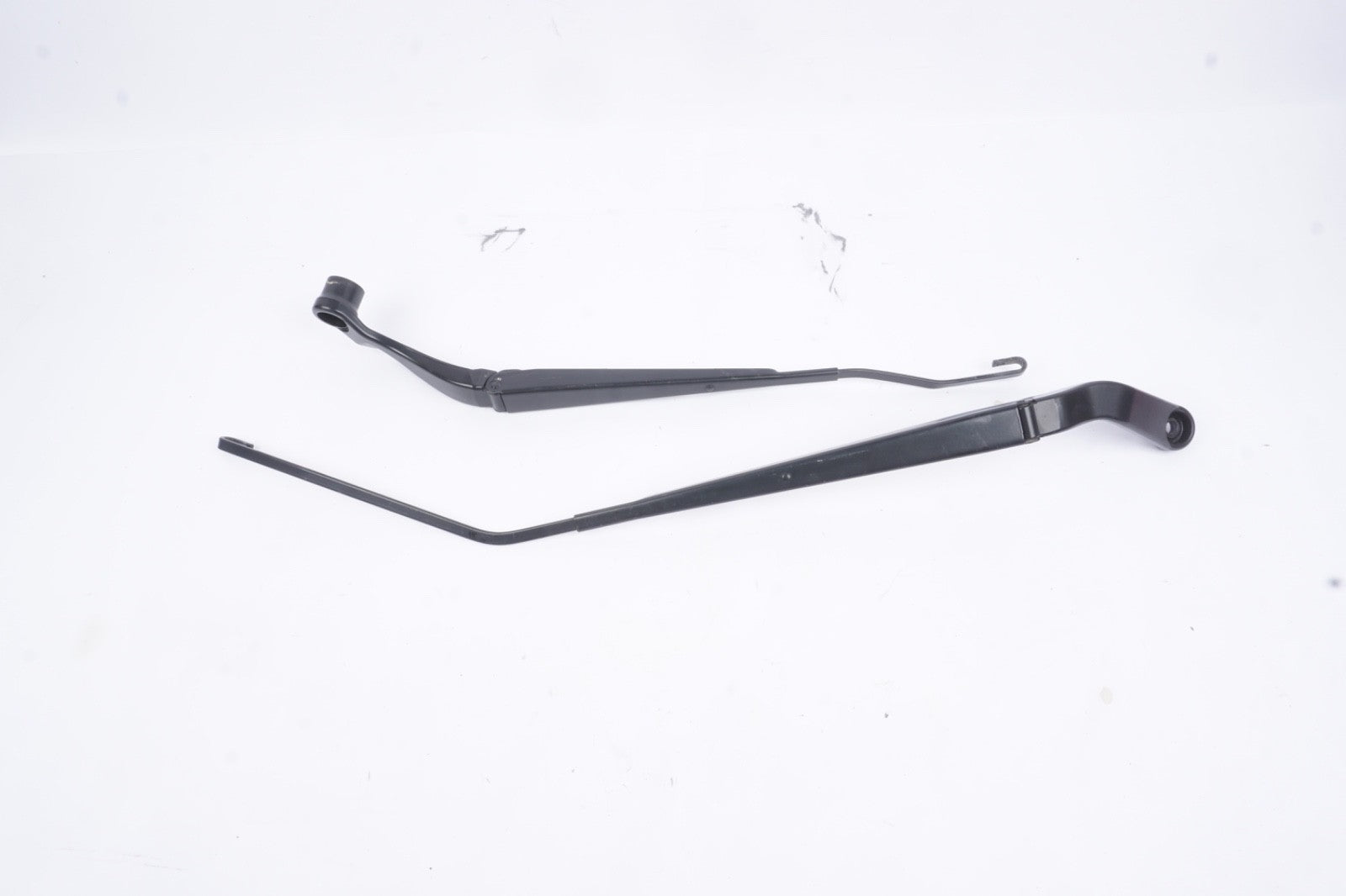 2012 - 2019 Fiat 500 Windshield Wiper Arm Set OEM Left and Right