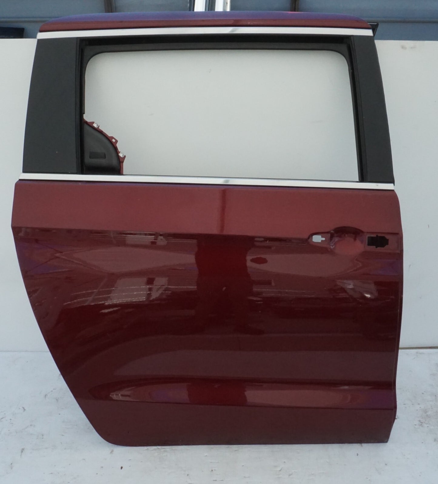 17-22 CHRYSLER PACIFICA REAR RIGHT PASSENGER SIDE SLIDING DOOR SHELL OEM