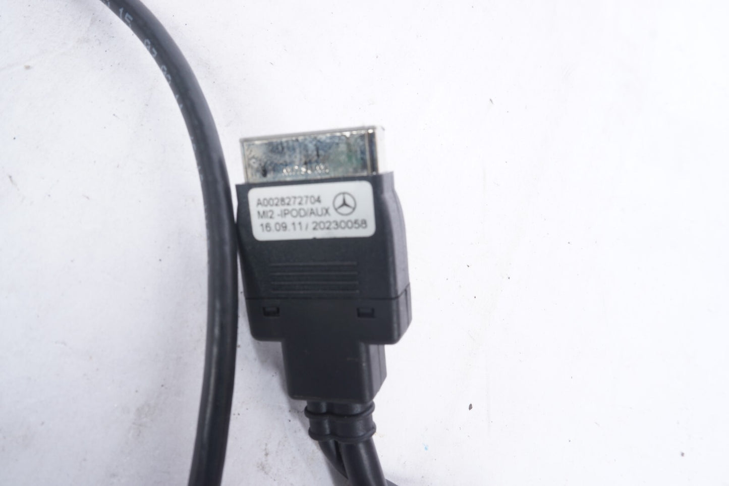 12-14 Mercedes C300 C250 C350 Music Interface iPod iPhone 30-Pin Cable OEM