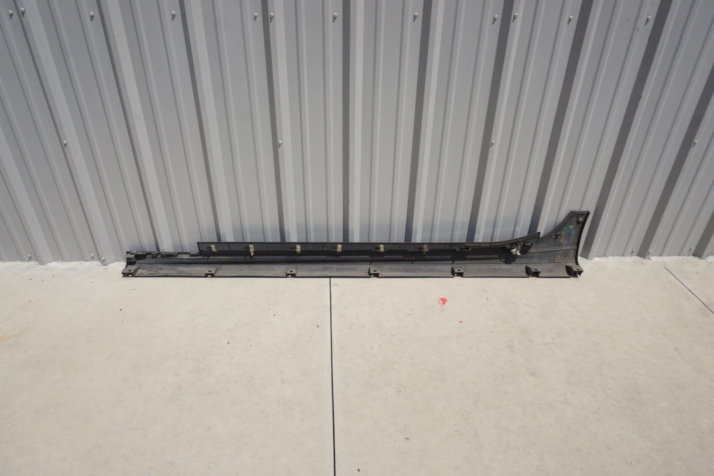 14-17 Maserati Ghibli Right Passenger Side Rocker Skirt Molding Trim Panel OEM