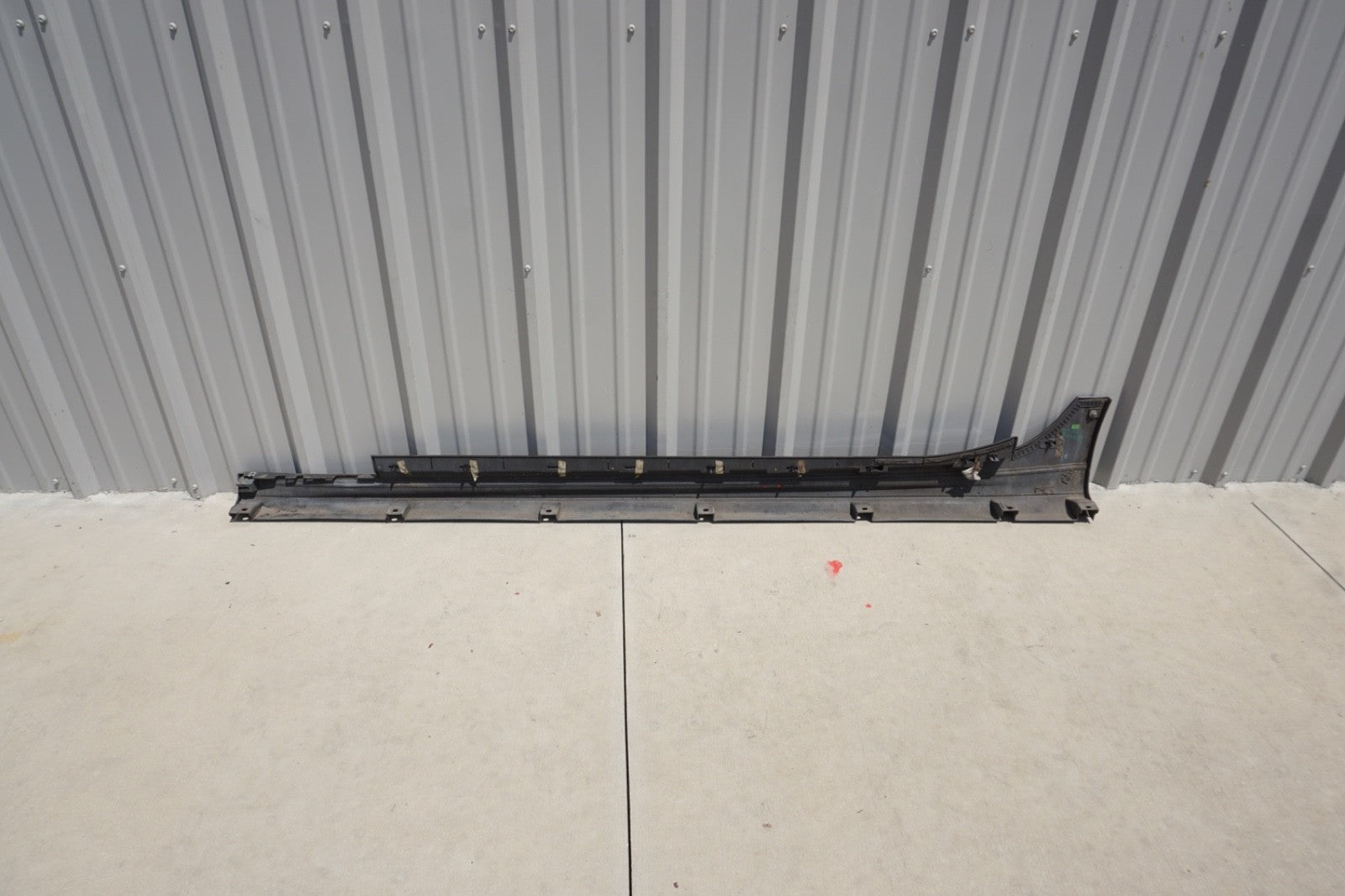14-17 Maserati Ghibli Right Passenger Side Rocker Skirt Molding Trim Panel OEM