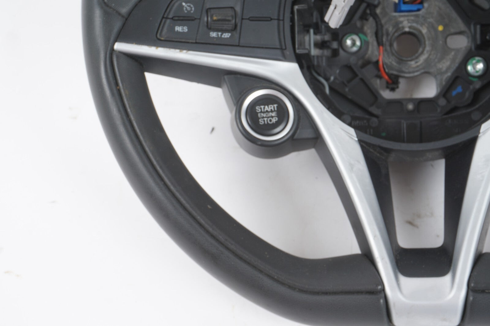 17 - 19 Alfa Romeo Giulia STEERING WHEEL W/ CONTROLS OEM