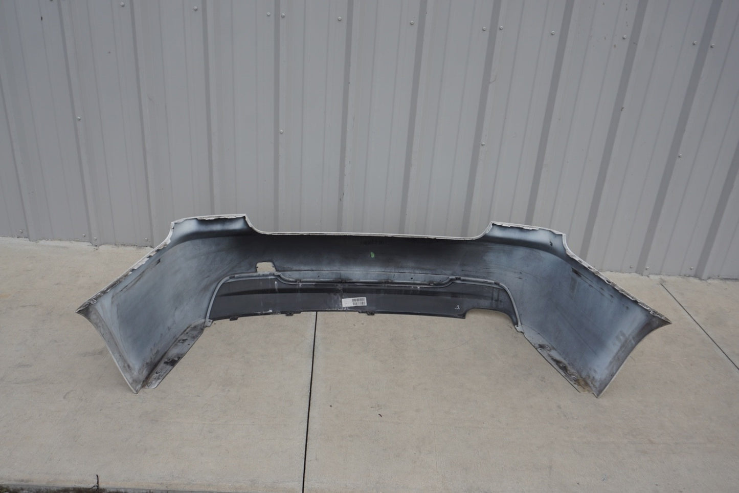 09  - 12 BMW E92 E93 COUPE CONVERTIBLE 328I 335I REAR BUMPER COVER WHITE OEM