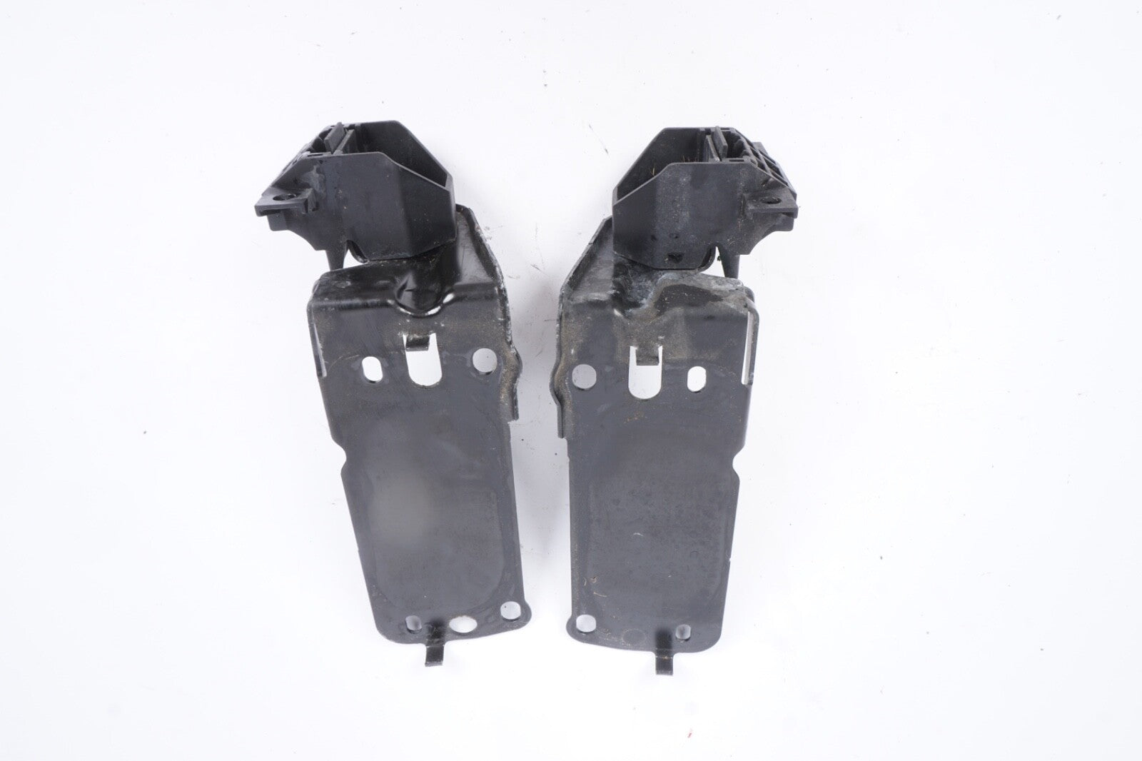 06-13 BMW E90 330i 328i 335i FRONT RIGHT  LEFT PANEL BRACKET OEM DRIVER PASSENGE