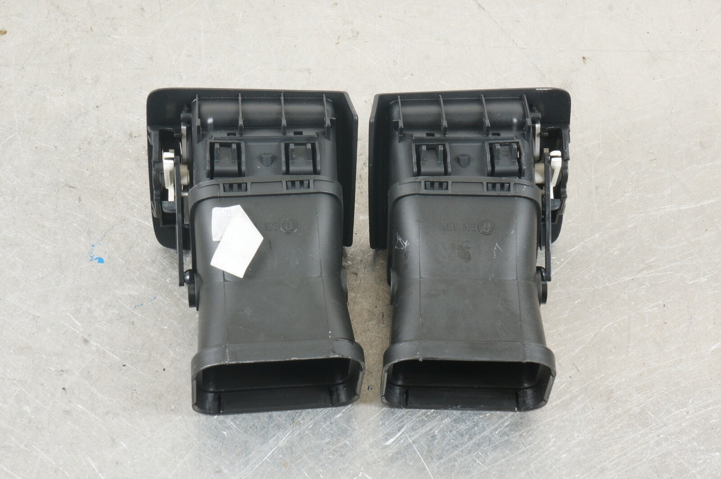 2006 - 2013 VOLVO C70 DASHBOARD AIR VENT LEFT AND RIGHT