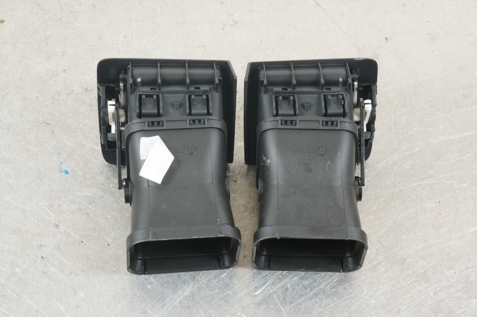 2006 - 2013 VOLVO C70 DASHBOARD AIR VENT LEFT AND RIGHT