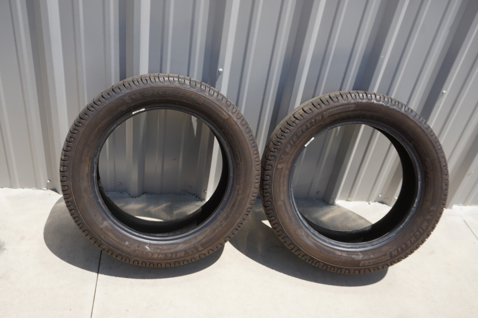 2 x P235/50R18 Michelin Defender 2 Used Tire Excellent Condition