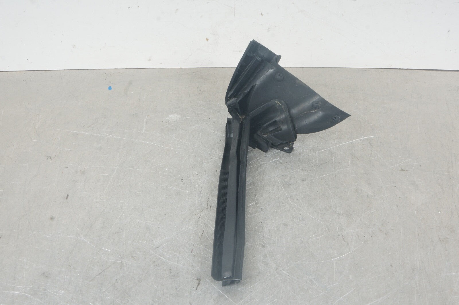 MERCEDES R231 SL-CLASS DRIVER/LEFT QUARTER VENT GLASS WINDOW WEATHER SEAL