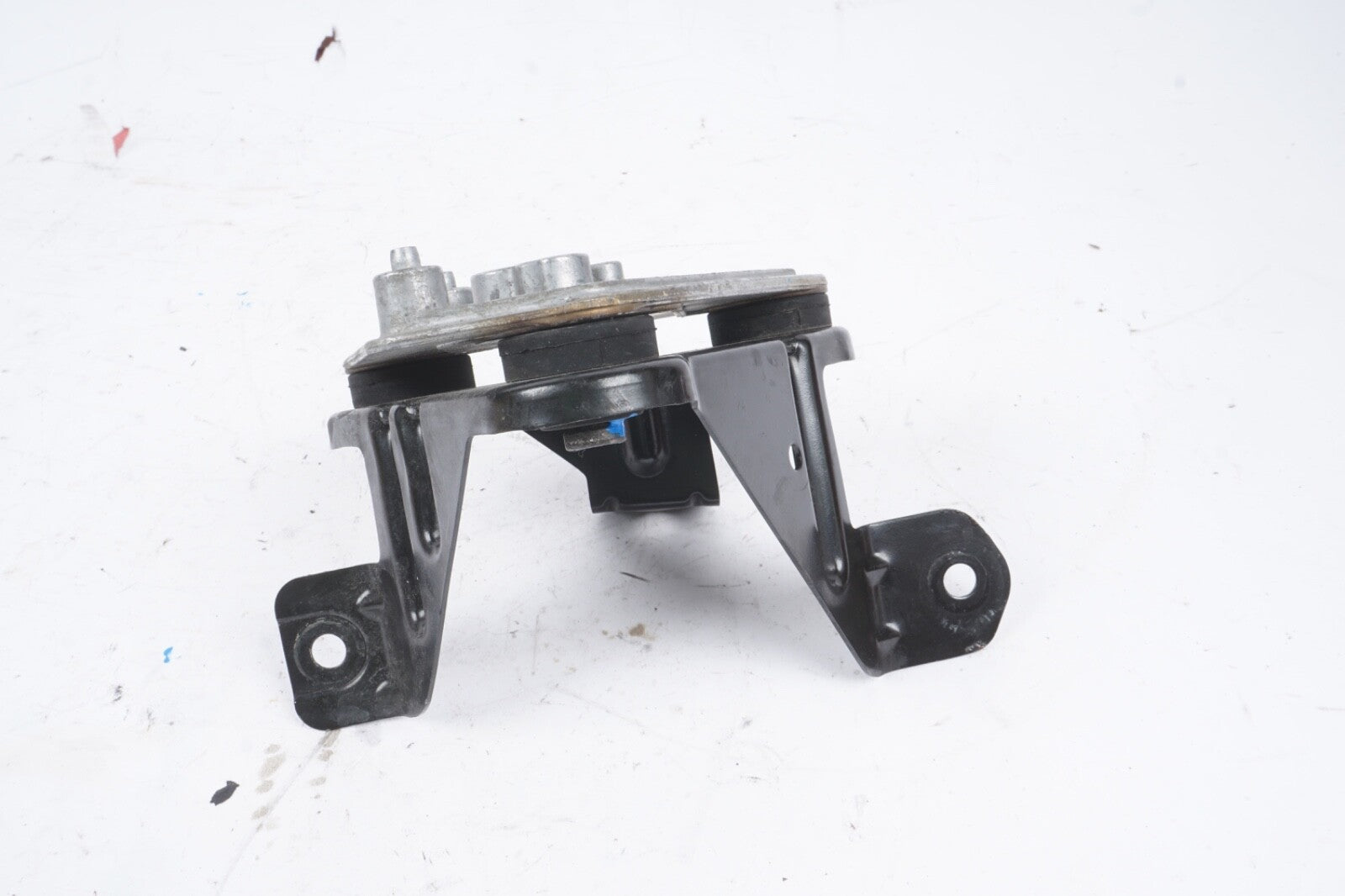 2007 - 2013 Mercedes W221 S550 S450 Class ABS Pump Assembly Mount Upper Bracket